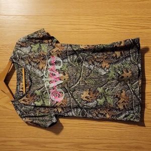 GIRLS WITH GUNS WOMENS CAMO T-SHIRT. LARGE